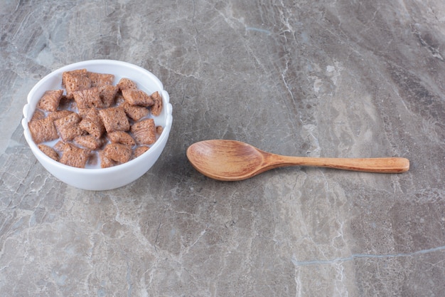 Jak wybrać mokrą karmę dla psa z wrażliwym układem pokarmowym?